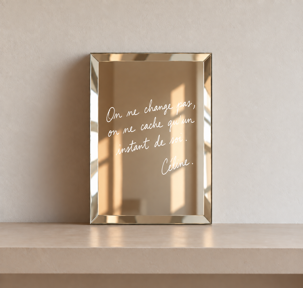 Miroir rectangulaire décoratif avec les paroles manuscrites de la chanson « On ne change pas » de Céline Dion