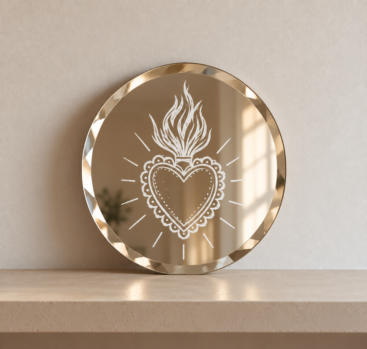 Miroir rectangulaire décoratif avec un cœur ex-voto dessiné à la main au feutre blanc