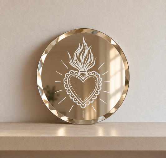 Miroir rectangulaire décoratif avec un cœur ex-voto dessiné à la main au feutre blanc
